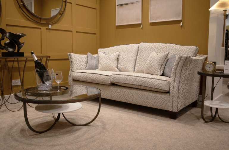 Glasswells sofas discount