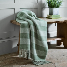 Deyongs Elgin 130cm x 160cm Throw White / Green