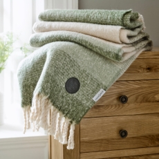 Deyongs Rossendale 130cm x 170cm Throw Green