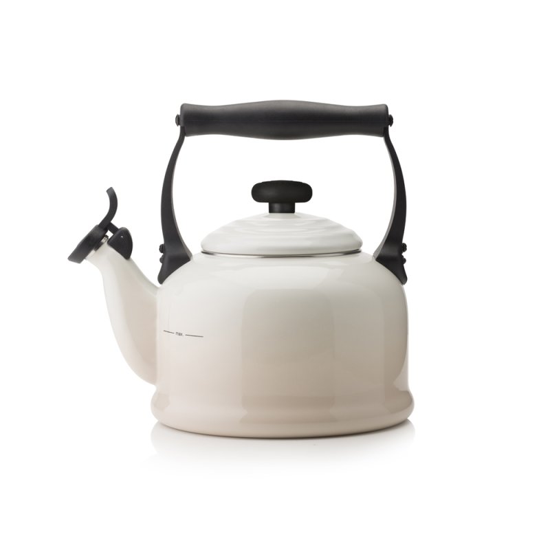 Le Creuset Traditional Kettle Meringue