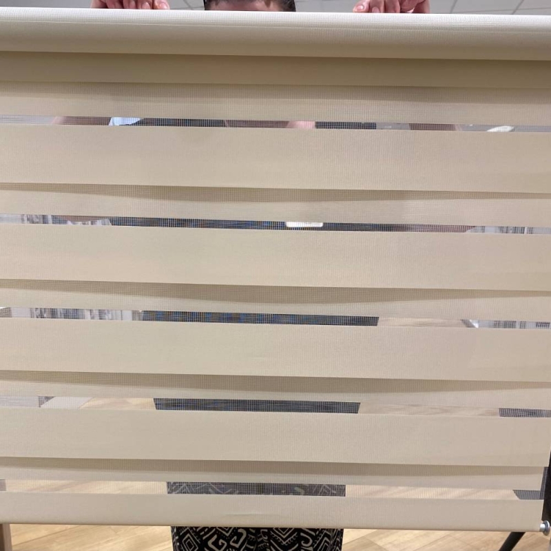 1x Luxaflex Twist Roller Blind 85.5 x 127.5cm (Bury St Edmunds)