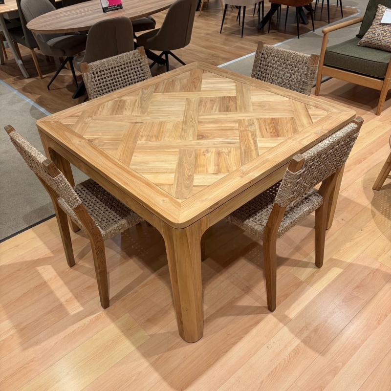 Lymington Dining Table with 4 Chairs (Ipswich)