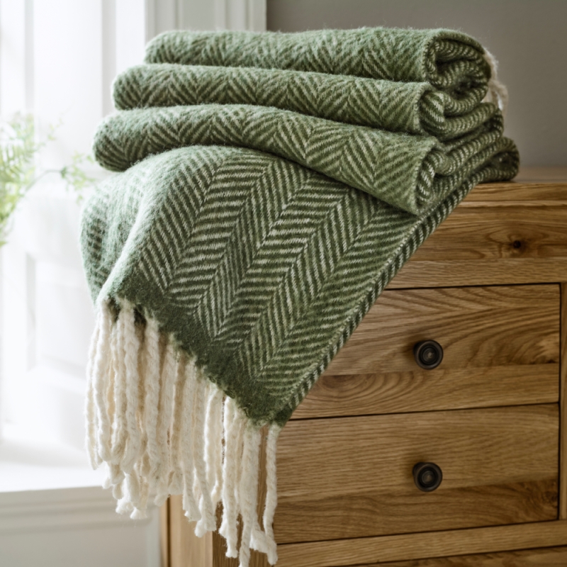 Deyongs Deyongs Moorland Wool 130cm x 170cm Throw Green