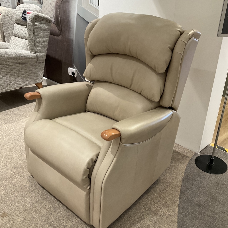 Wilton Leather Grande Riser Recliner (Bury St Edmunds)