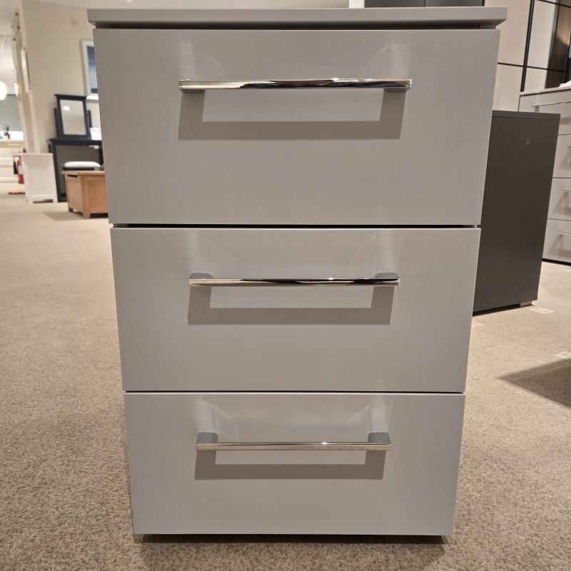 Albany 3 Drawer Bedside (Ipswich)