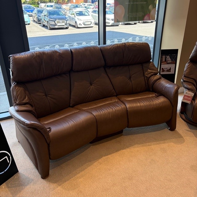 Chester Trapezoidal Reclining Sofa with Retracting Centre Armrest (Ipswich)