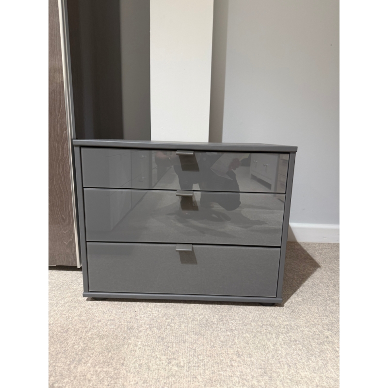 Oregon 3 Drawer Bedside (Bury St Edmunds)